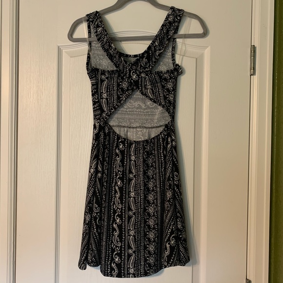 EUC - Open cross back beachy dress. - Picture 4 of 7